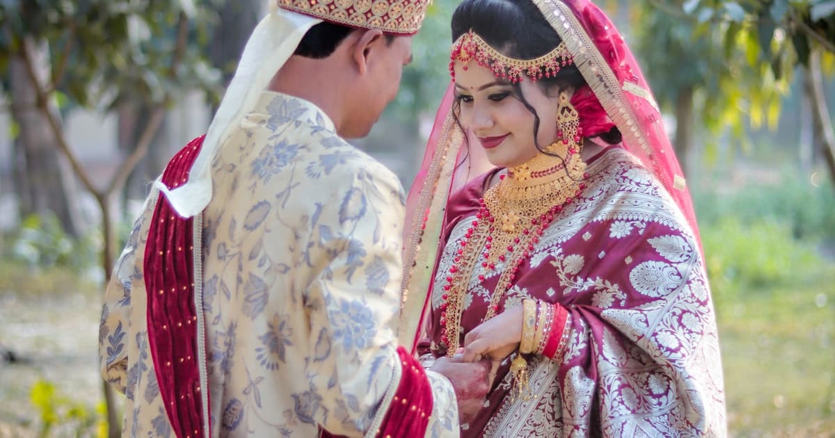 Indian wedding couple in traditional attire — online wedding invitation maker India guide